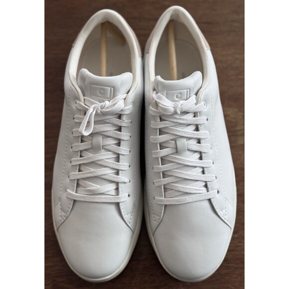 Athletic_Shoes